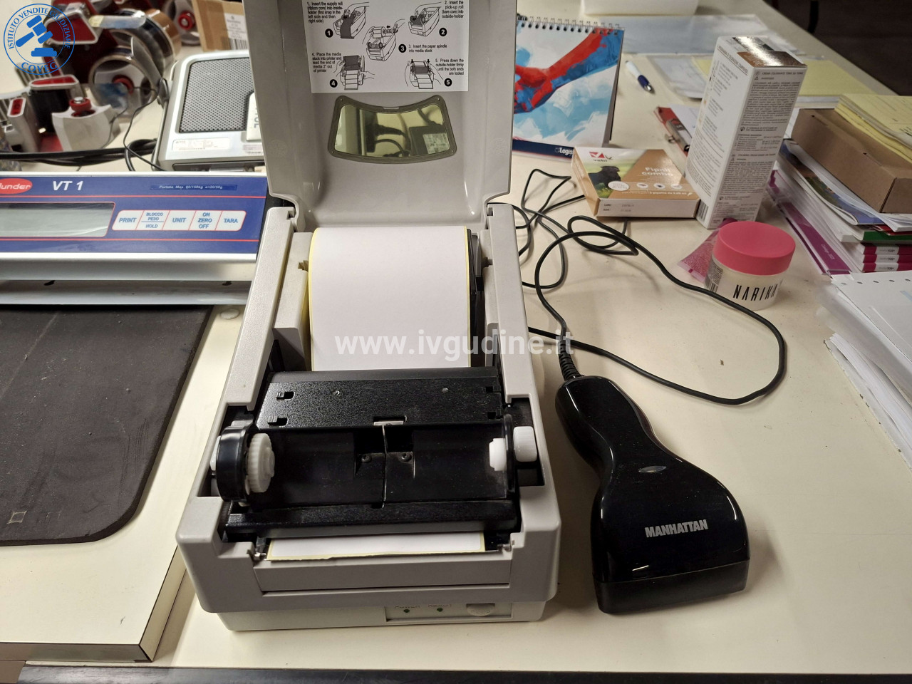 Foto 1 — (Lotto n.12) Thin Client Wyse VX0 V30L (2009, S/N 6WEDIB00003) + mouse/tastiera + monitor Lenovo ThinkVision + etichettatrice Meteor (Sound Plus) + lettore scanner Manhattan