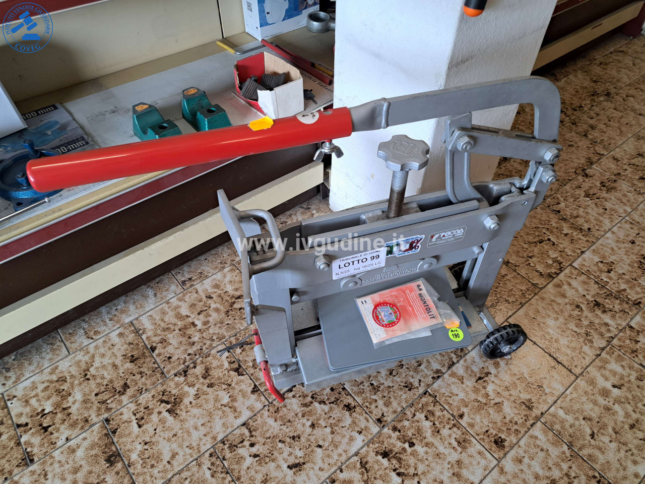 Foto 1 — (Lotto n.99) Tranciablocchi Montolit — identificato come Montolit BLOCKUT (tranciablocchi manuale universale, taglio 33 cm / spessore fino a 11 cm)