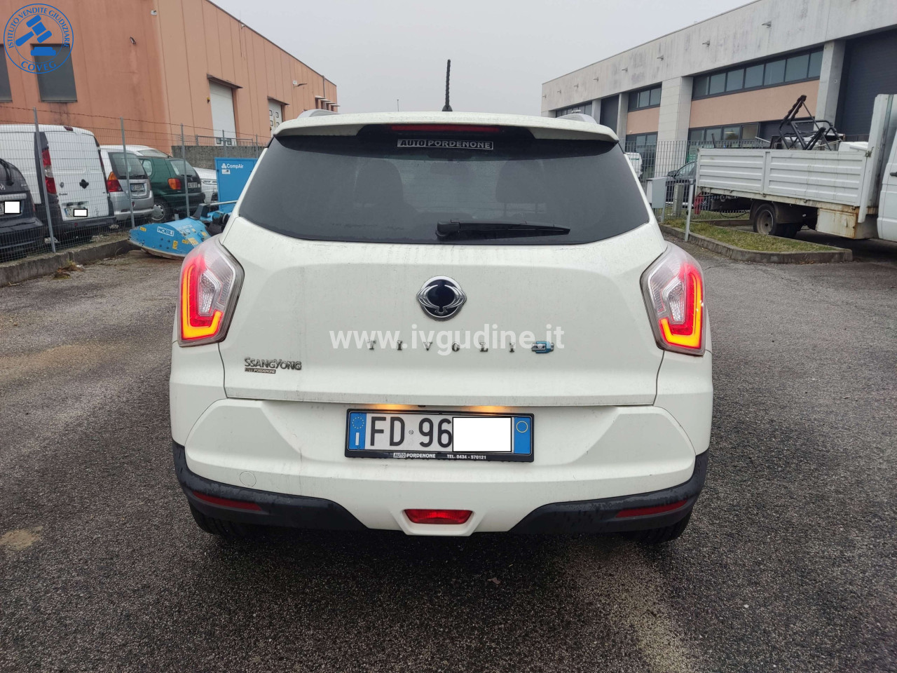 Foto 4 — Autoveicolo SSANGYONG TIVOLI targato FD96***, anno di immatricolazione 2016, cc 1.597, kW 84,60 (115 CV), alimentato a gasolio, km rilevati 87.806, provvisto dei documenti di circo…