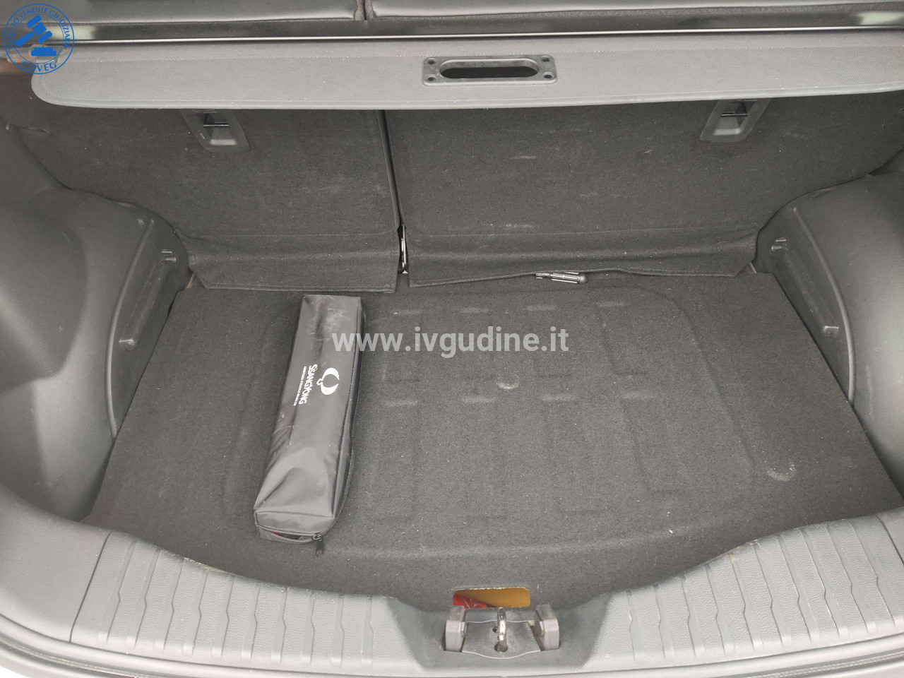 Foto 15 — Autoveicolo SSANGYONG TIVOLI targato FD96***, anno di immatricolazione 2016, cc 1.597, kW 84,60 (115 CV), alimentato a gasolio, km rilevati 87.806, provvisto dei documenti di circo…