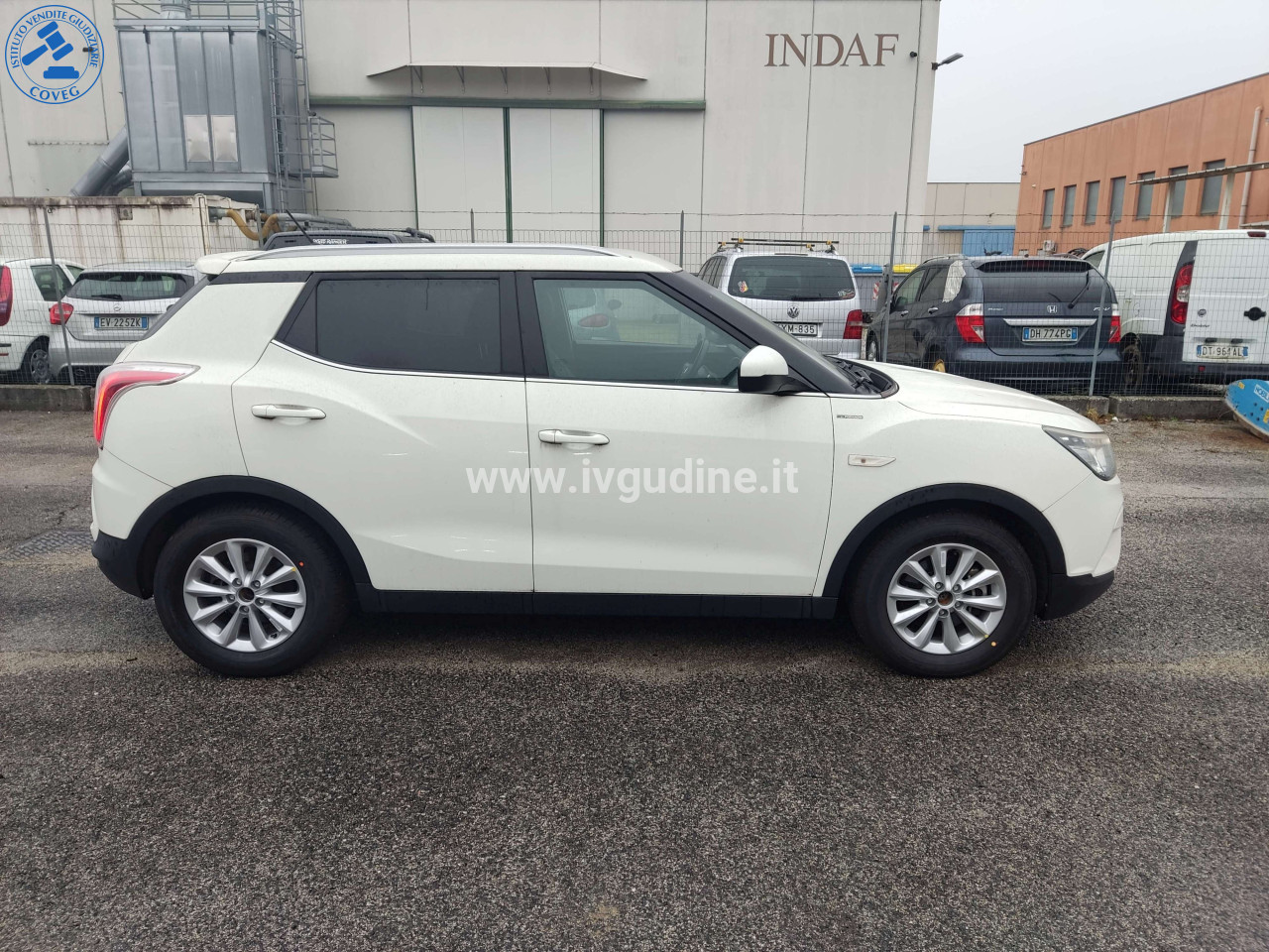 Foto 2 — Autoveicolo SSANGYONG TIVOLI targato FD96***, anno di immatricolazione 2016, cc 1.597, kW 84,60 (115 CV), alimentato a gasolio, km rilevati 87.806, provvisto dei documenti di circo…