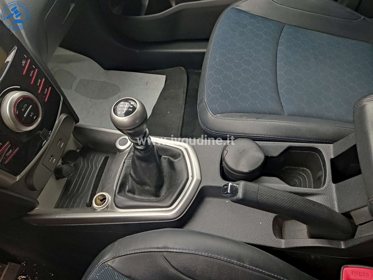 Foto 12 — Autoveicolo SSANGYONG TIVOLI targato FD96***, anno di immatricolazione 2016, cc 1.597, kW 84,60 (115 CV), alimentato a gasolio, km rilevati 87.806, provvisto dei documenti di circo…