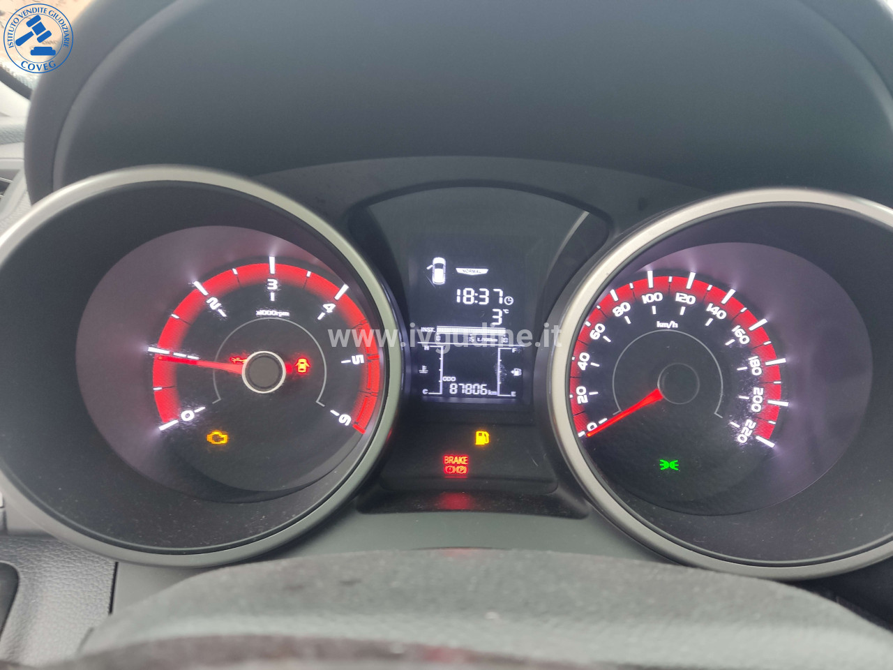 Foto 10 — Autoveicolo SSANGYONG TIVOLI targato FD96***, anno di immatricolazione 2016, cc 1.597, kW 84,60 (115 CV), alimentato a gasolio, km rilevati 87.806, provvisto dei documenti di circo…