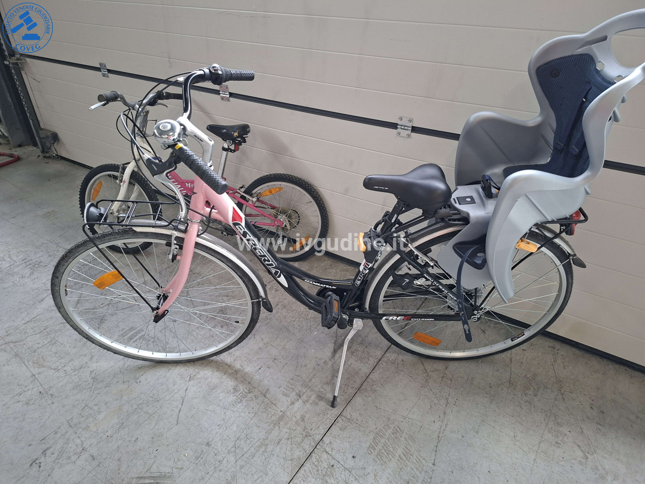 Foto 2 — (Lotto n.3) Bicicletta da donna Esperia con seggiolino ed una bicicletta per bimba Specialized