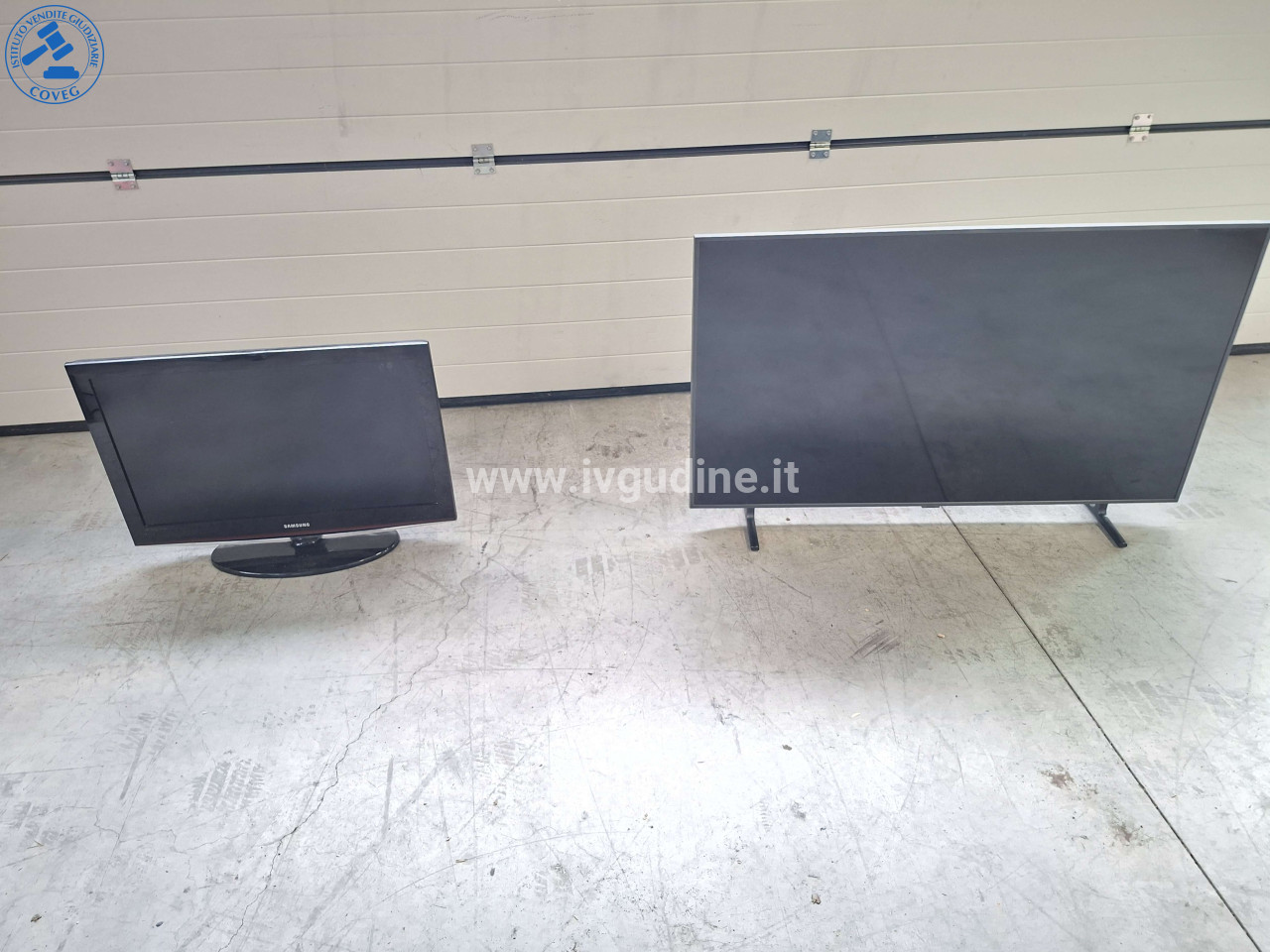 Foto 1 — (Lotto n.6) Smart TV Samsung 55" UE55RU8000 (4K 2019) + TV LCD Samsung 32" LE32C450 (2010)