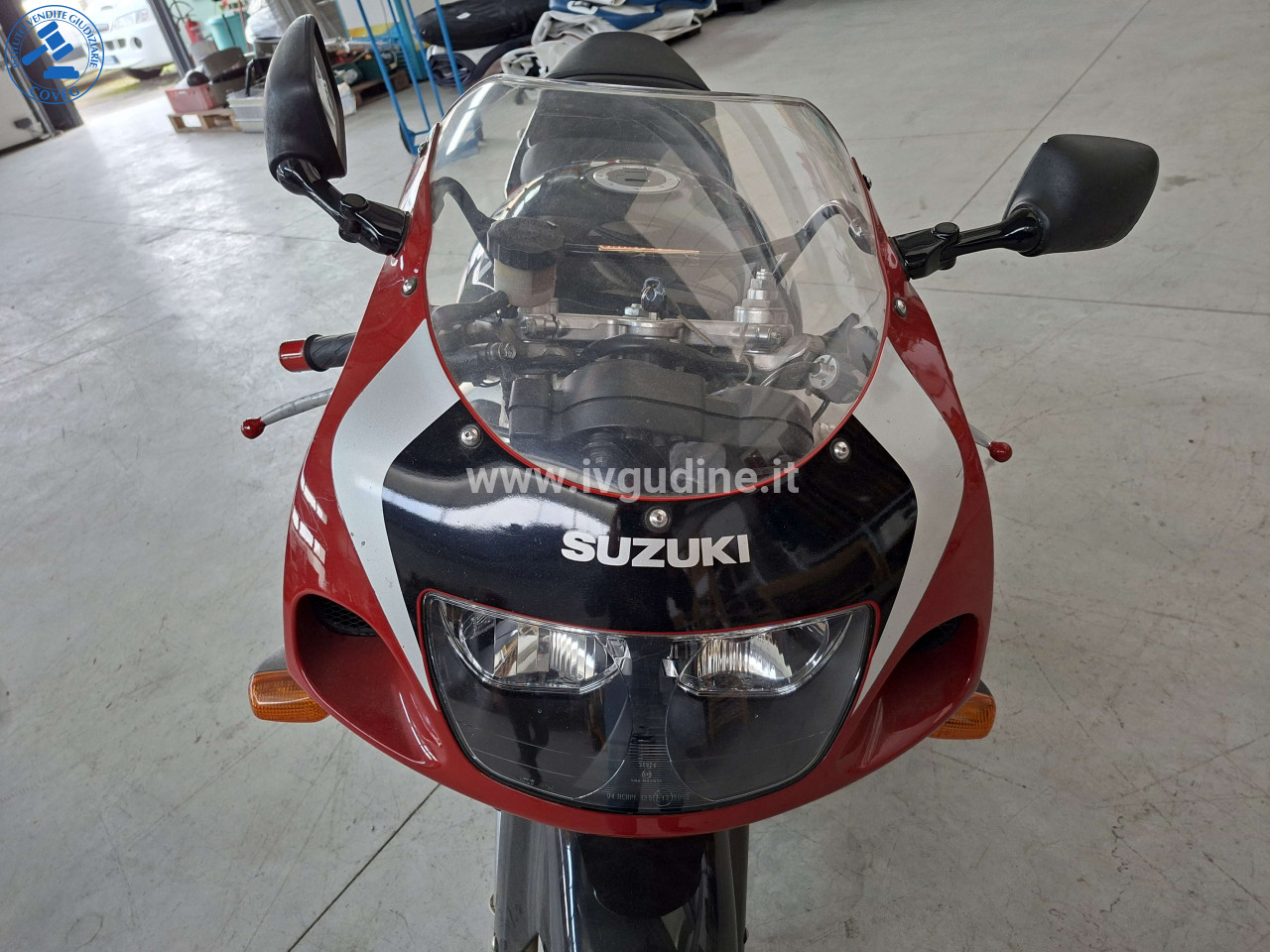 Foto 5 — (Lotto n.11) Motociclo Suzuki GSX-R 750 SRAD 1998, 749cc 99kW, con documenti di circolazione + 2 chiavi + codino monoposto + casco AGV