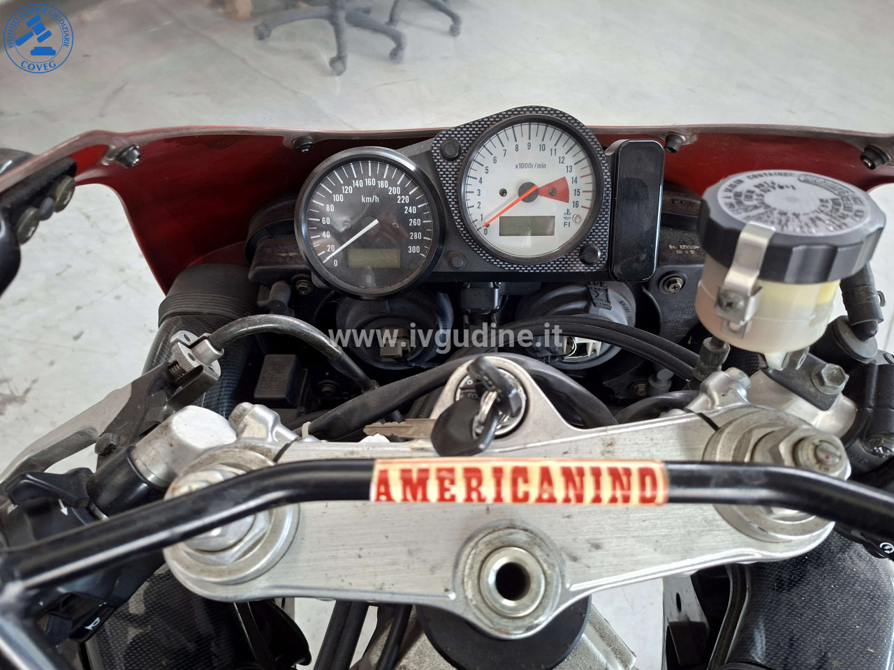 Foto 6 — (Lotto n.11) Motociclo Suzuki GSX-R 750 SRAD 1998, 749cc 99kW, con documenti di circolazione + 2 chiavi + codino monoposto + casco AGV