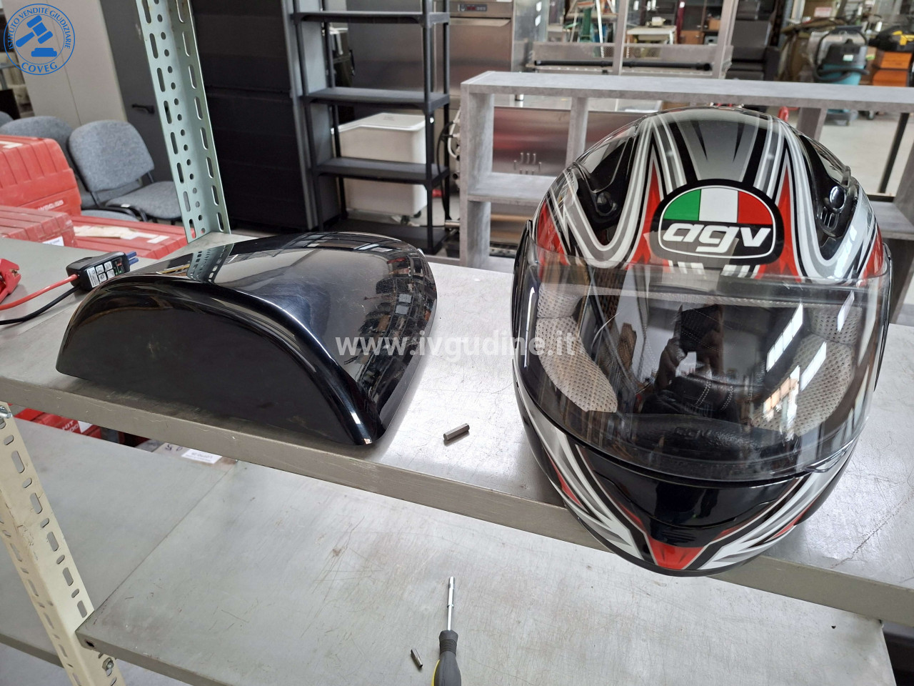 Foto 8 — (Lotto n.11) Motociclo Suzuki GSX-R 750 SRAD 1998, 749cc 99kW, con documenti di circolazione + 2 chiavi + codino monoposto + casco AGV